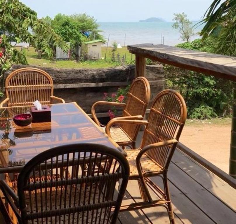 Kepmandou Lounge-Bar Bed & Breakfast Luaran gambar