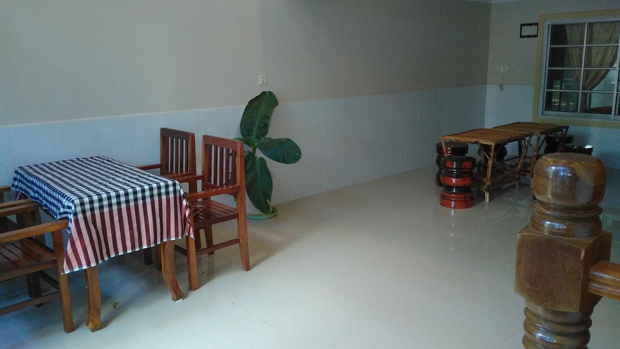 Kepmandou Lounge-Bar Bed & Breakfast Luaran gambar