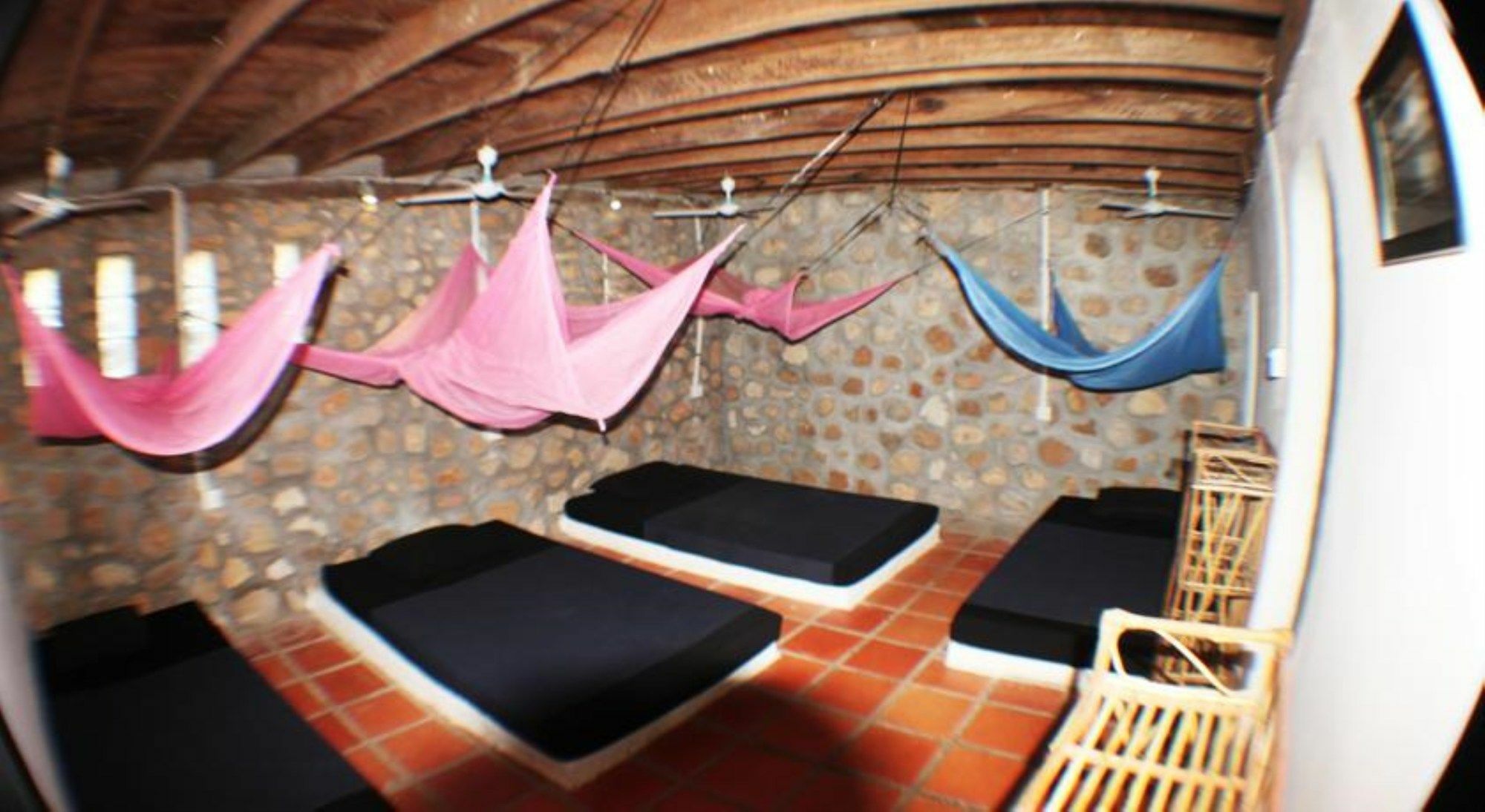 Kepmandou Lounge-Bar Bed & Breakfast Luaran gambar
