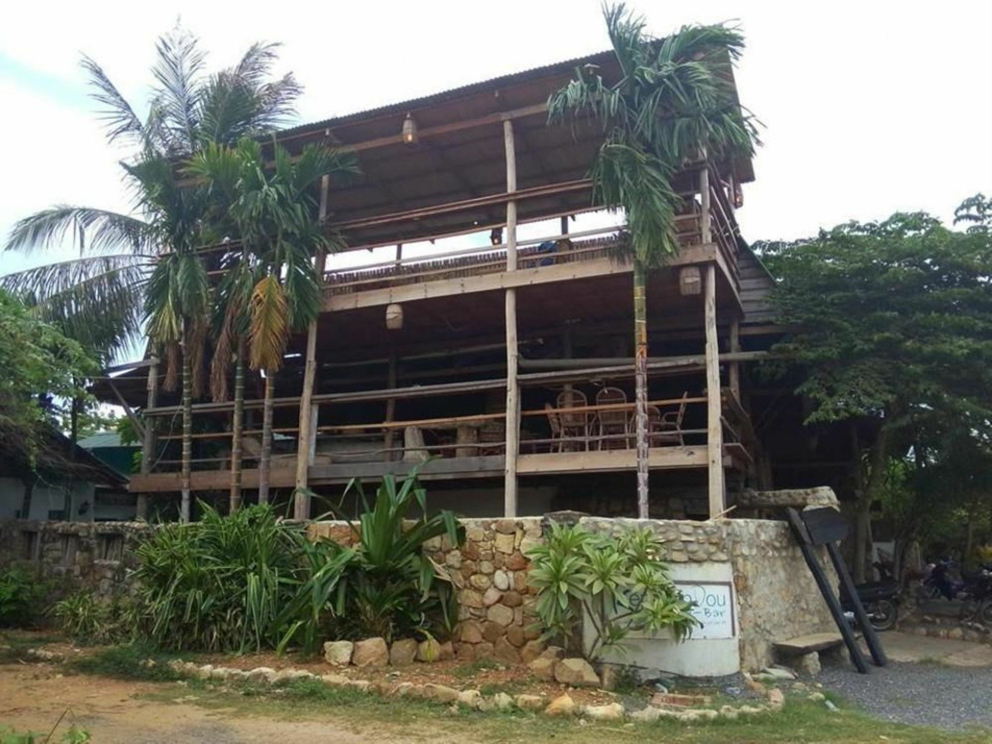Kepmandou Lounge-Bar Bed & Breakfast Luaran gambar